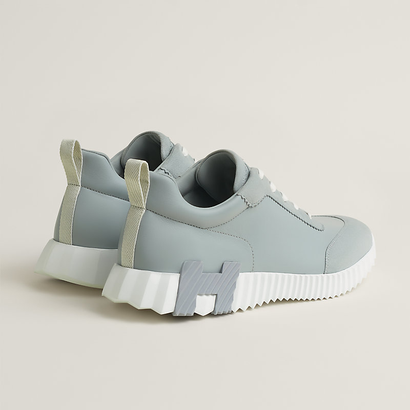 Sneakers Bouncing
