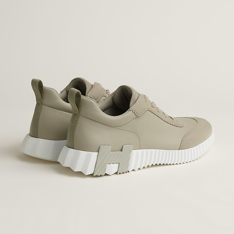 Sneakers Bouncing