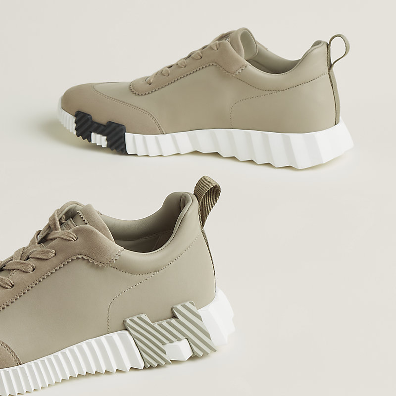Sneakers Bouncing