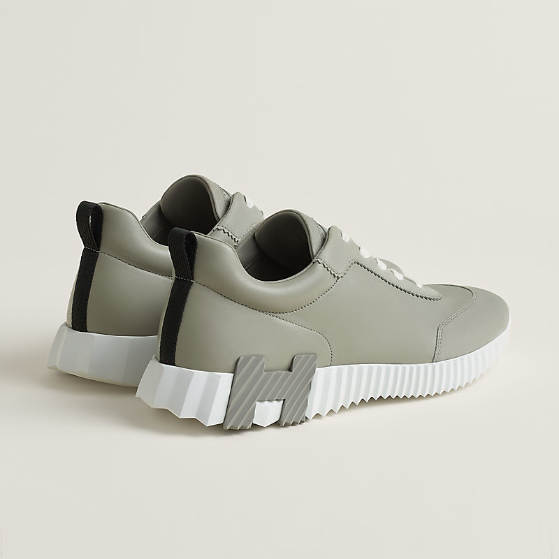 Sneakers Bouncing