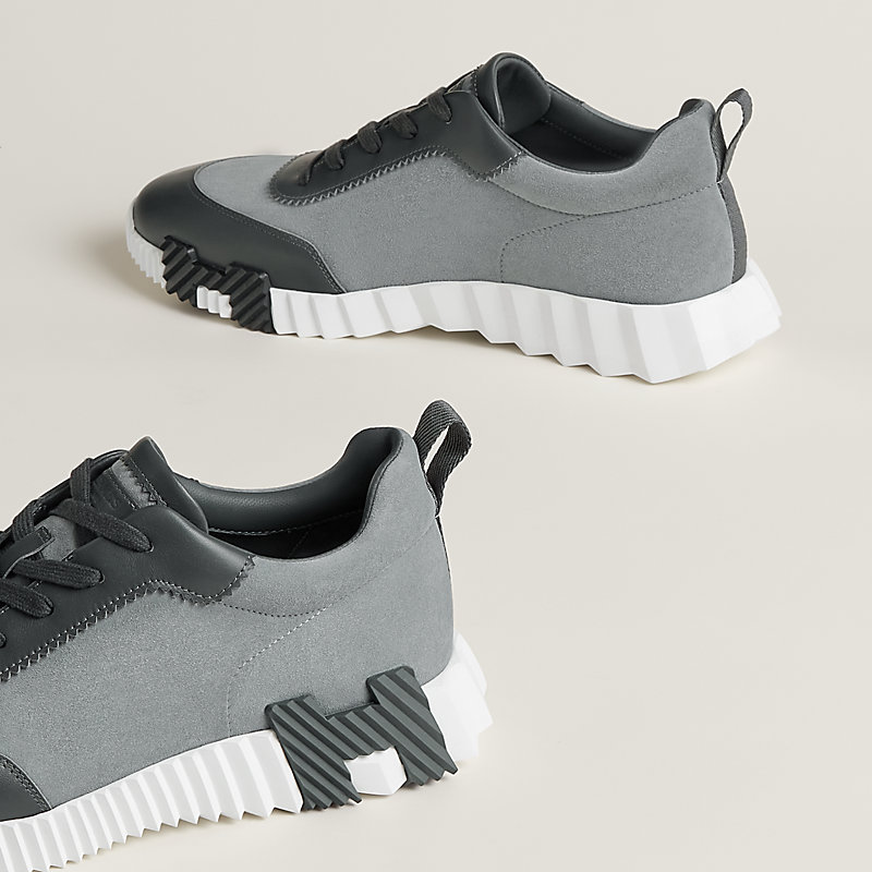 Sneakers Bouncing