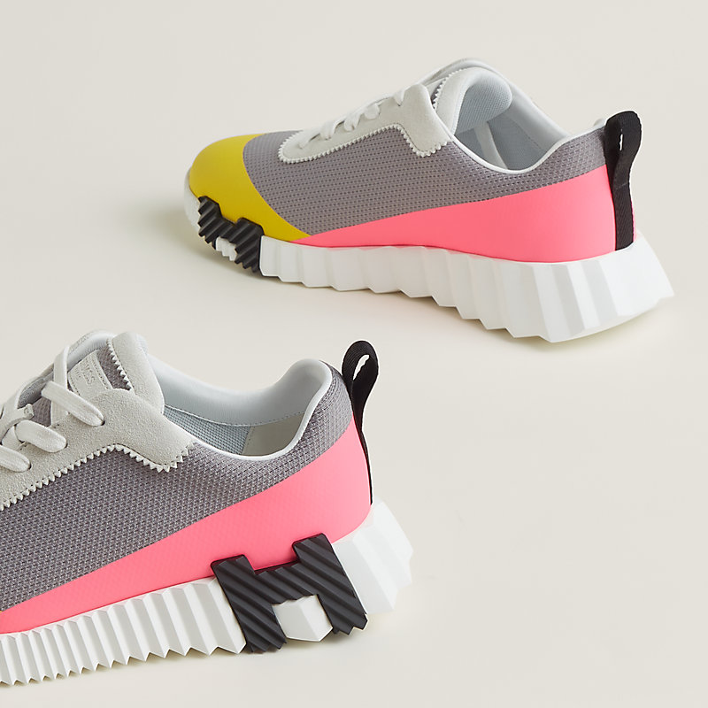 Sneakers Bouncing