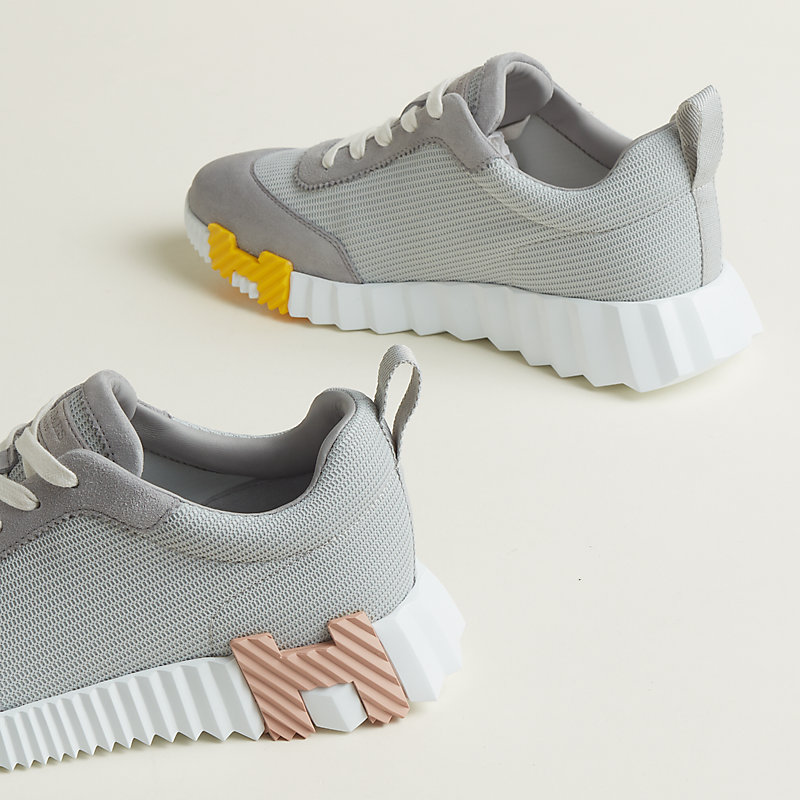 Sneakers Bouncing