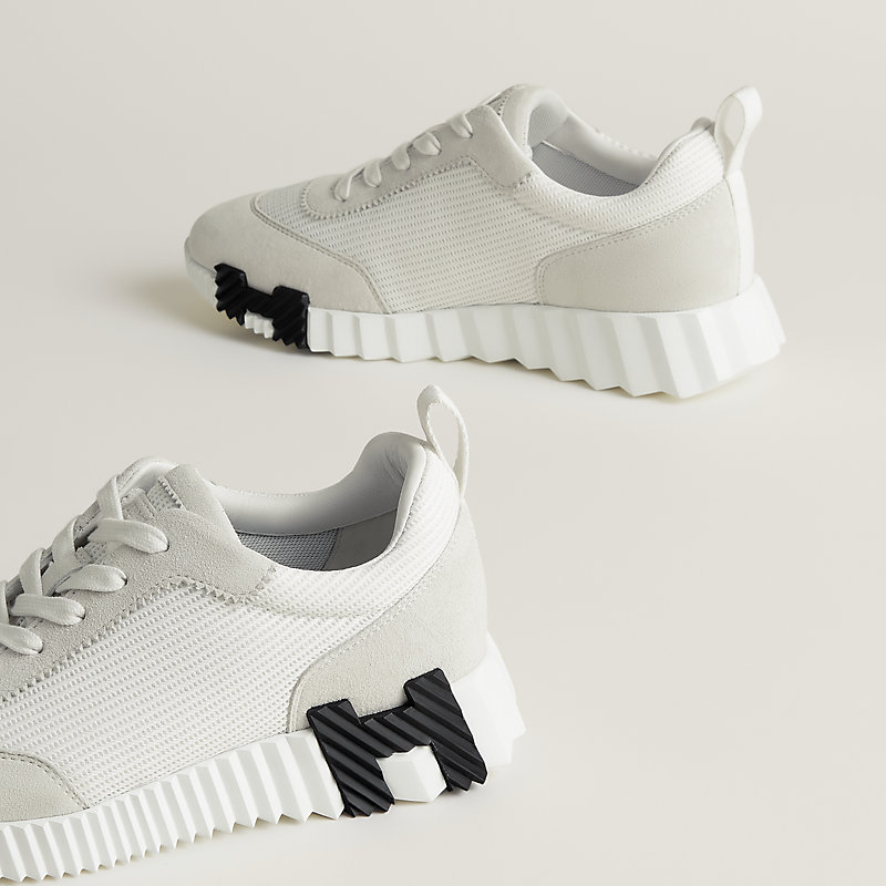 Sneakers Bouncing