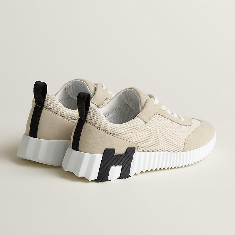 Sneakers Bouncing