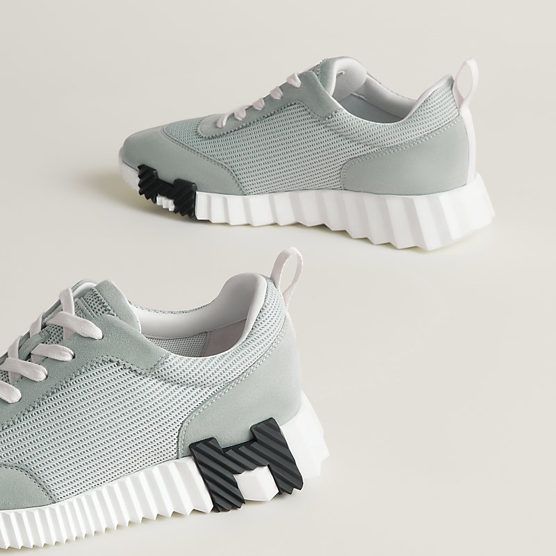 Sneakers Bouncing