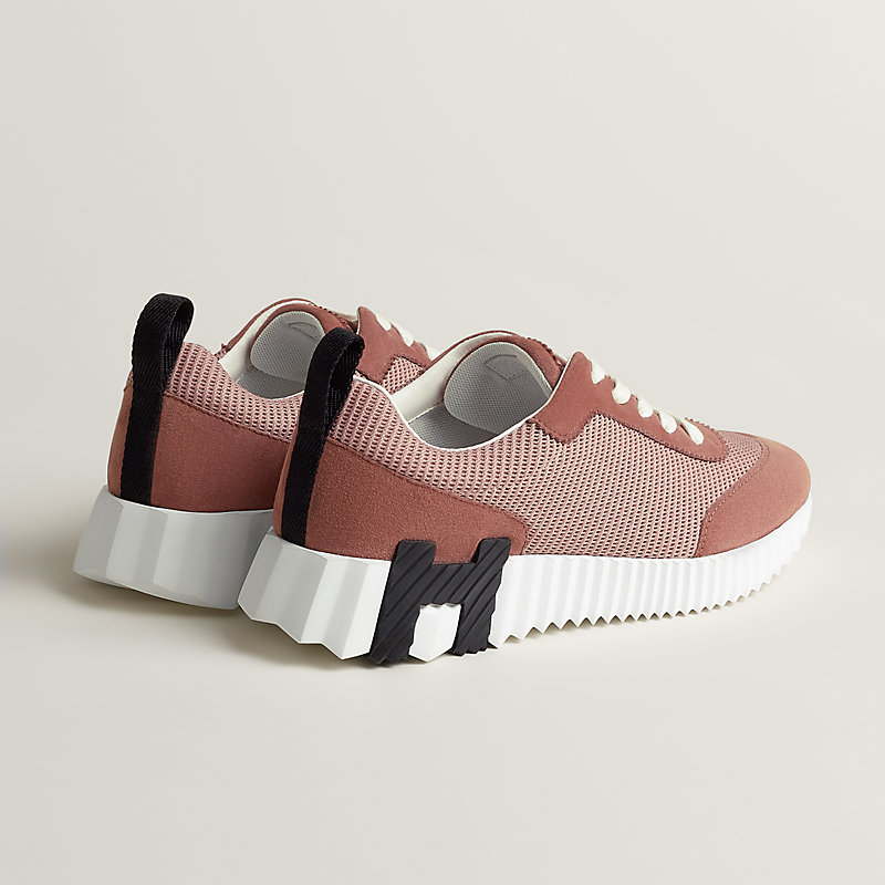 Sneakers Bouncing