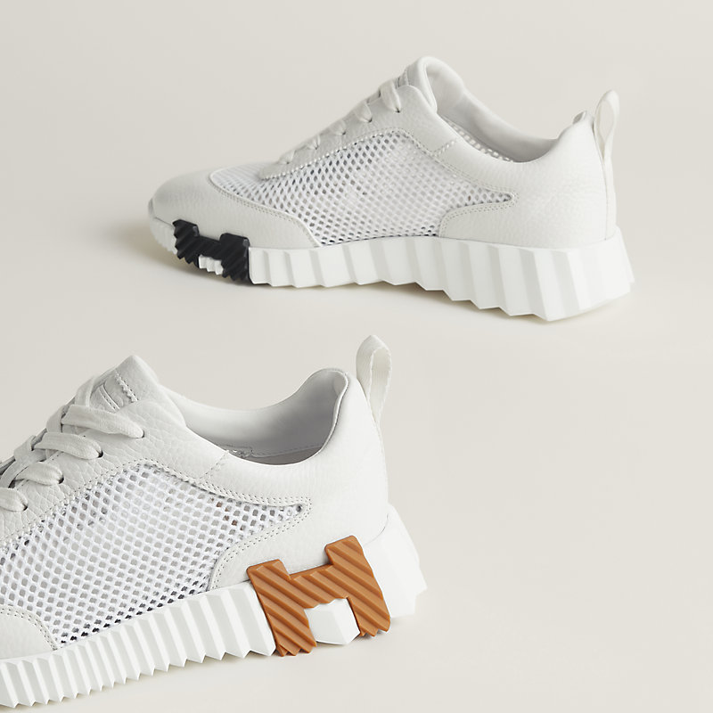 Sneakers Bouncing