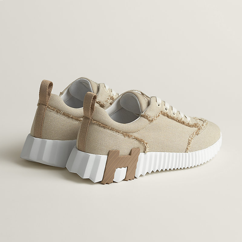 Sneakers Bouncing