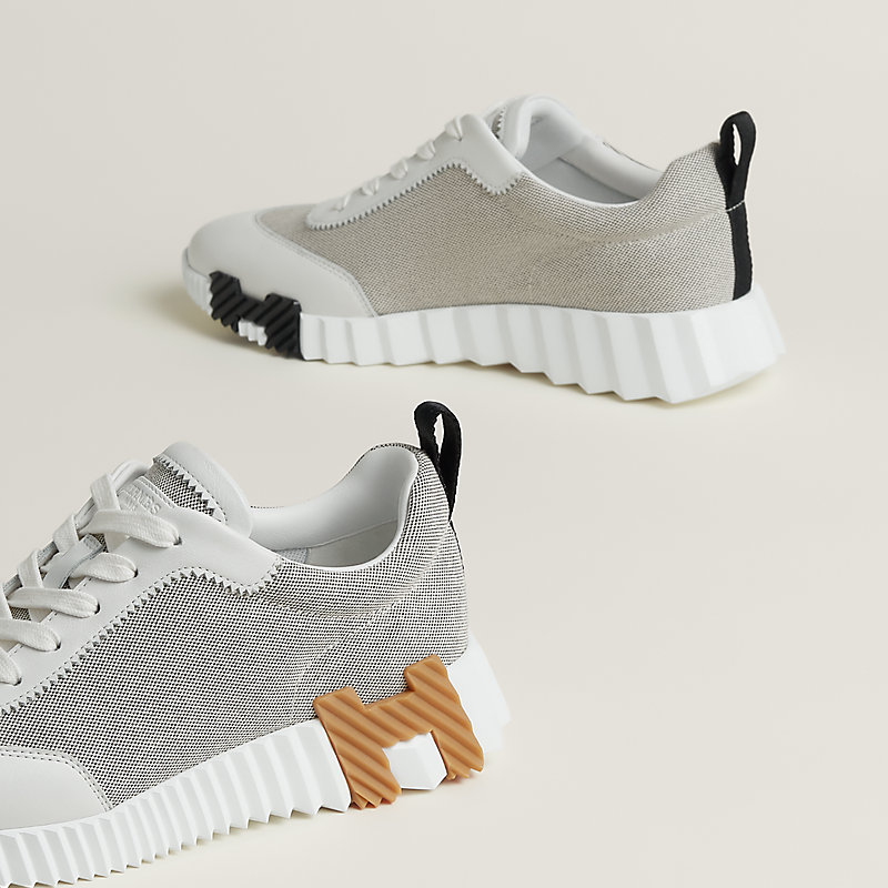Sneakers Bouncing