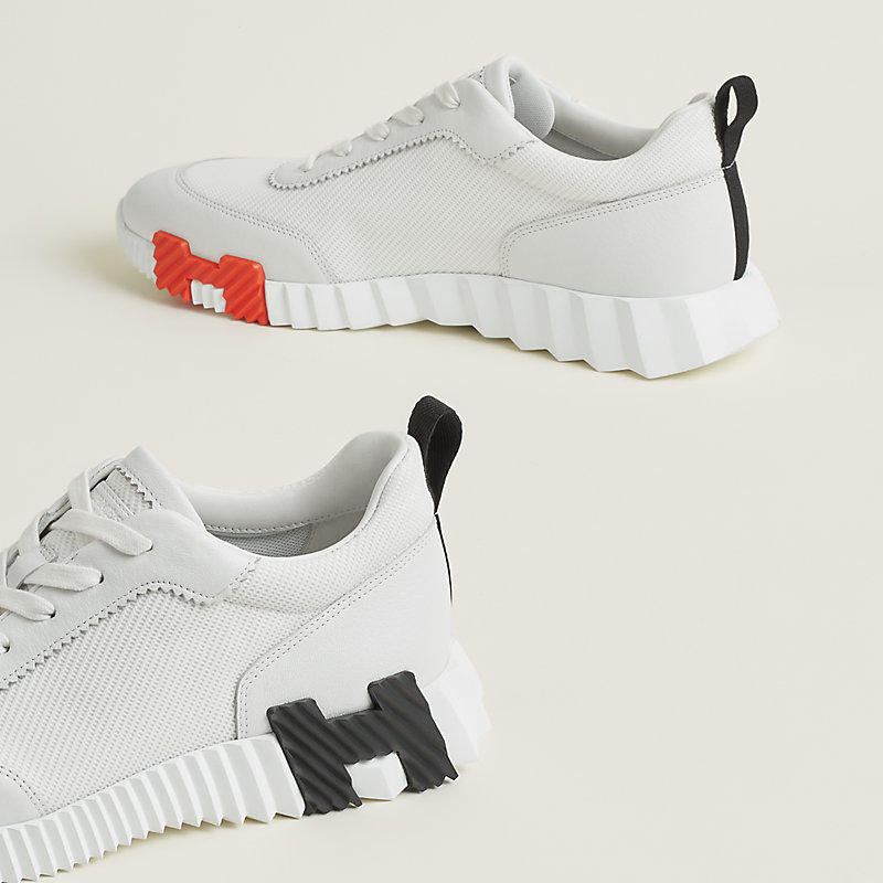 Sneakers Bouncing