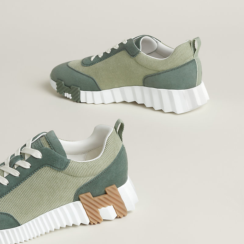 Sneakers Bouncing