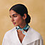 Sous le Charme d'Orphee Detail 45方巾, 檢視: 佩戴, worn, 檢視共2張圖片的第3張