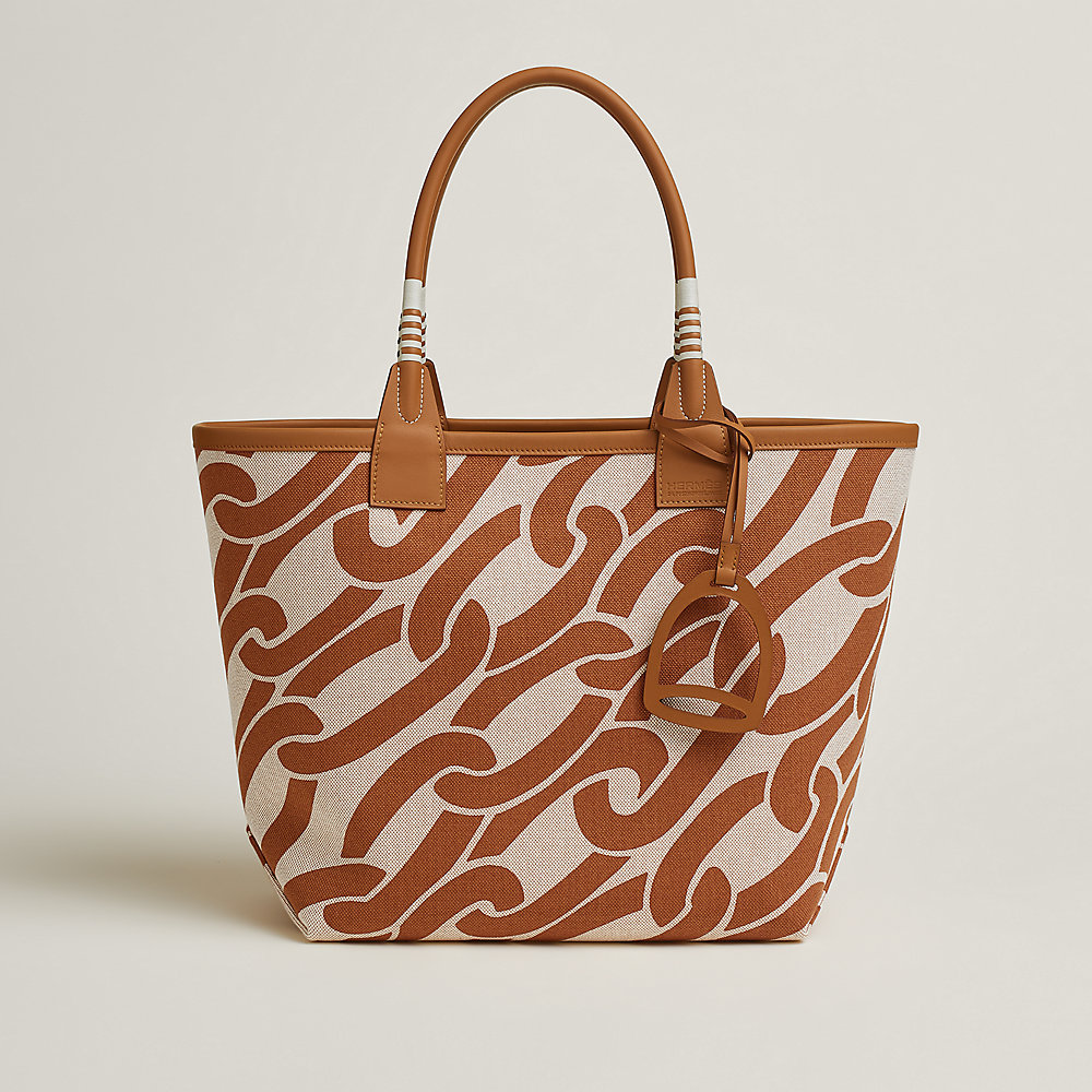 乗馬の美学を纏う HERMES Steeple 28 bag バッグ Steeple 28 bag | Hermès USA