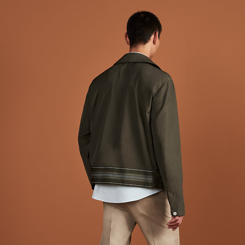 Straight cut jacket with twisted ribbon