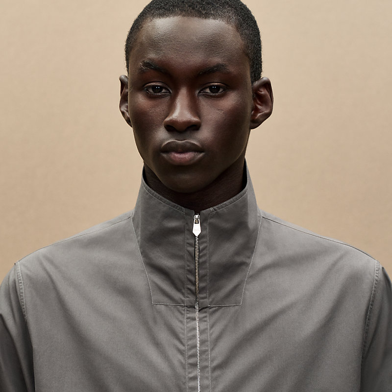 Straight cut shirt with contrasted detail