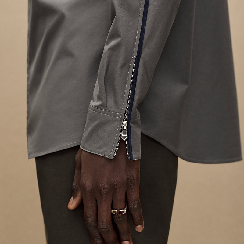 Straight cut shirt with contrasted detail