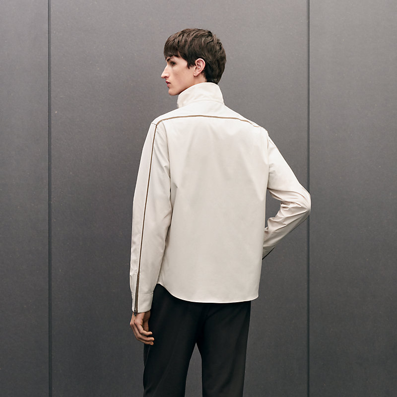 Straight cut shirt with contrasted detail