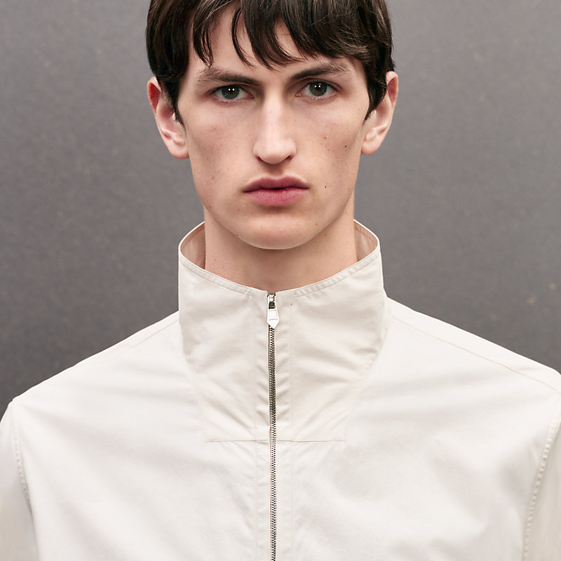 Straight cut shirt with contrasted detail