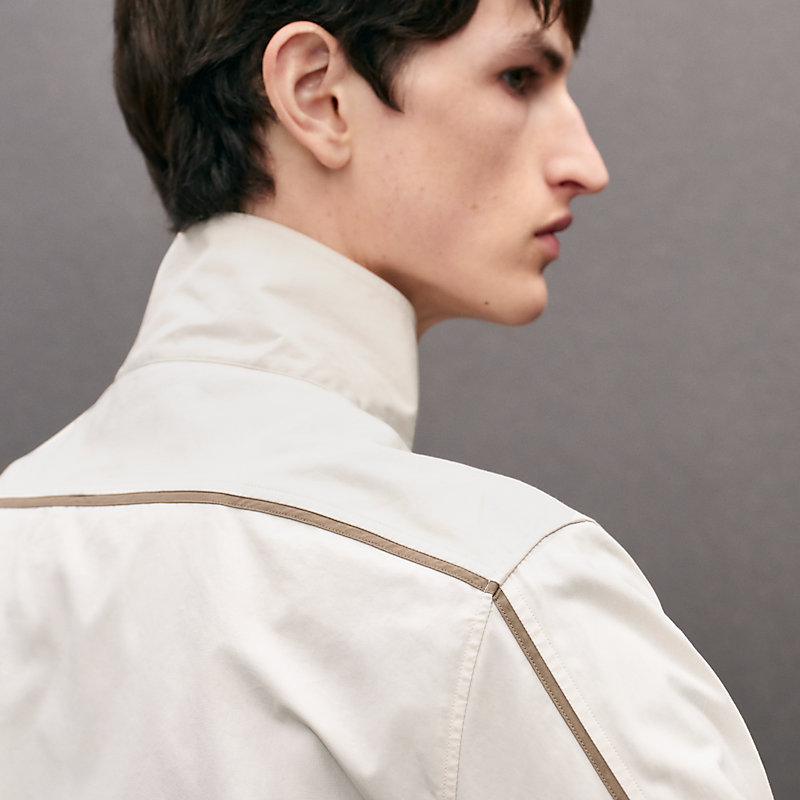 Straight cut shirt with contrasted detail