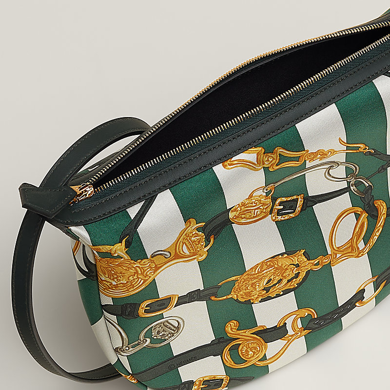 国内発送【上品なシルクプリント】HERMES ポーチ Sursoie To Go sursoie-to-go-pouch--