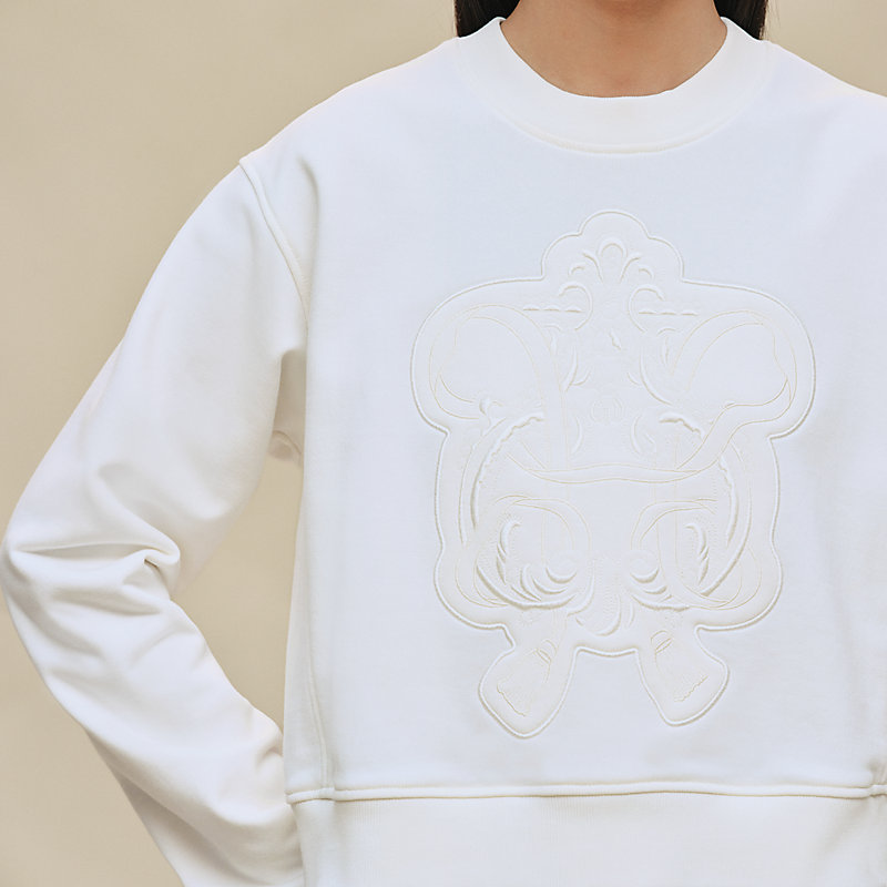 Sweatshirt with embroidered darts