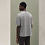 T-Shirt mit Mini-Patch aus Leder "H'Cheval", Ansicht: Getragene Ansicht, worn, Ansicht 3 von 4