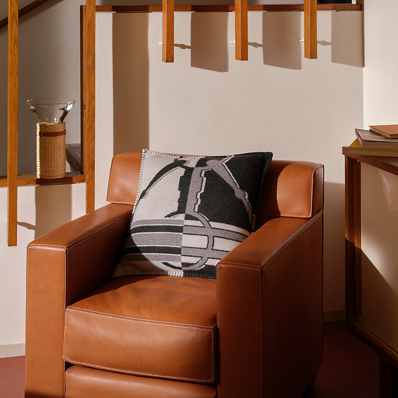 ★★★HERMES★美品★Tattersalles★カシミヤ50シルク50％★ニット トップス★ツイルレーヌ★イタリア製★エルメス★ Kiwami Hermes Tattersall Pm Buckle Workshop Necklace Pendant Gp