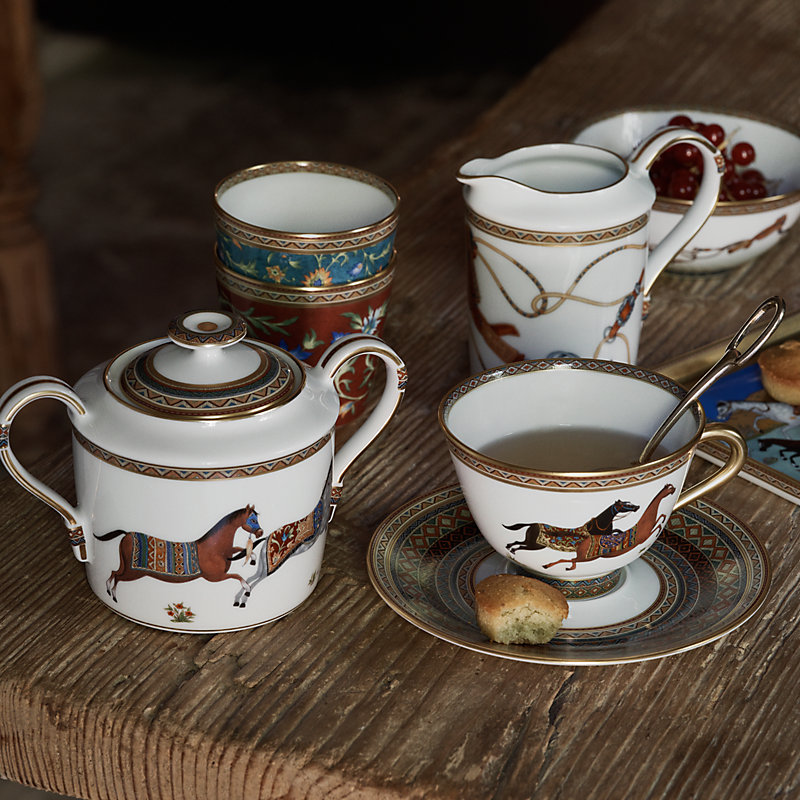 Tazza/Teiera in Ceramica, Colore Rosa con decorazioni dorate