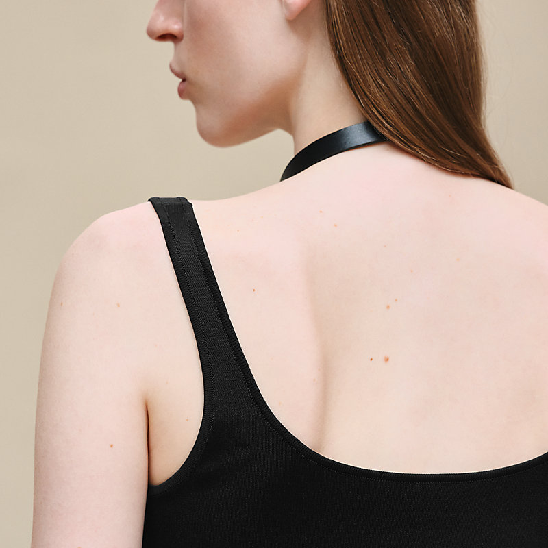 Top mit Schmuckdetails