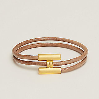 洗練の手元に HERMES Bracelet Tournis Tresse ブレスレット Tournis Tresse bracelet | Hermès USA