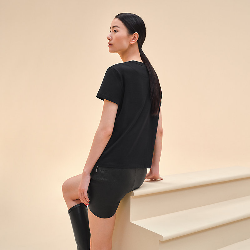 Tシャツ 刺繍入りポケット | Hermès - エルメス-公式サイト Tシャツ 刺繍入りポケット | Hermès - エルメス-公式サイト