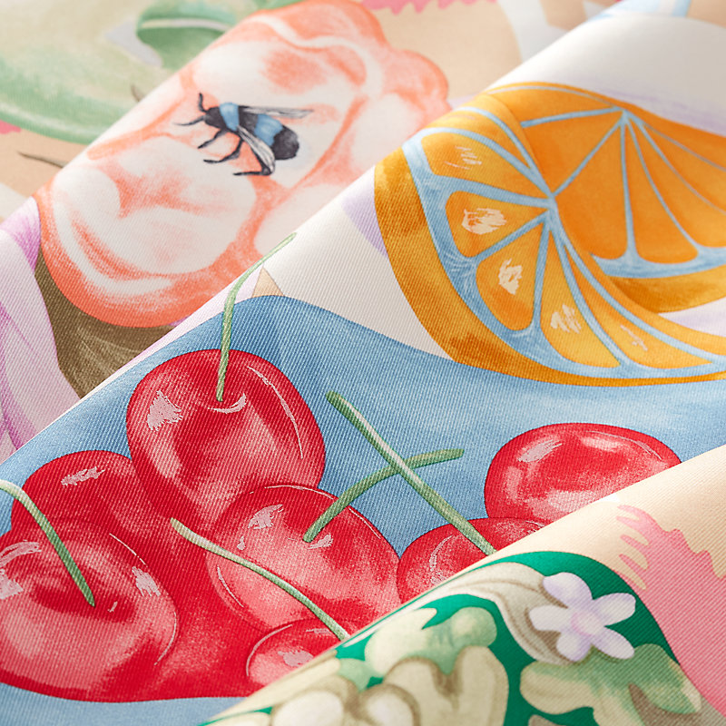 Un Carre sur l'Herbe scarf 90