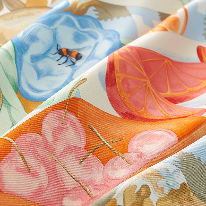 Un Carre sur l'Herbe scarf 90