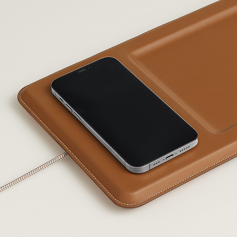 Volt'H wireless charging change tray