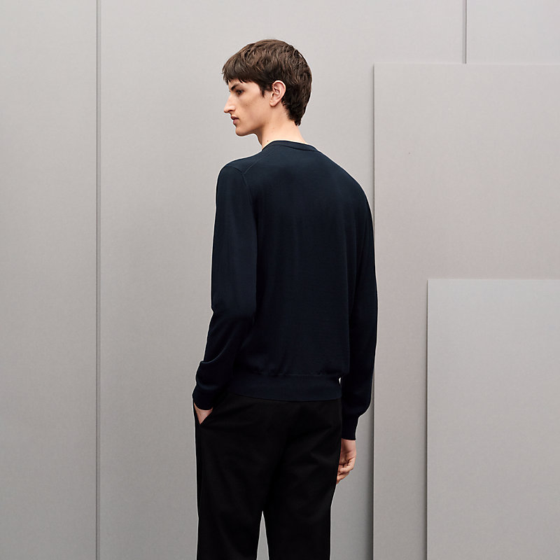 HERMES H柄 総柄 ニットTシャツ　ネイビー Vネックニット 《H》ディテール | Hermès - エルメス-公式サイト