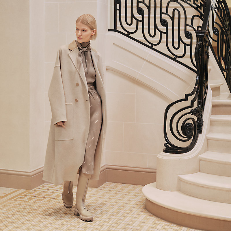Weit geschnittener Mantel mit Lederdetails | Hermès Deutschland