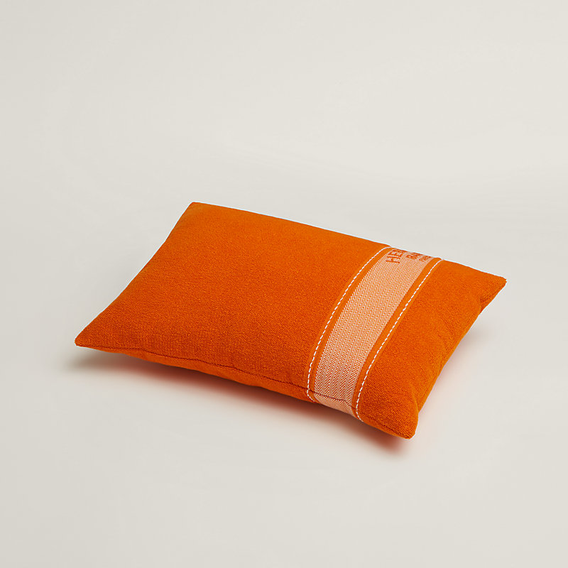 Yachting Uni beach pillow