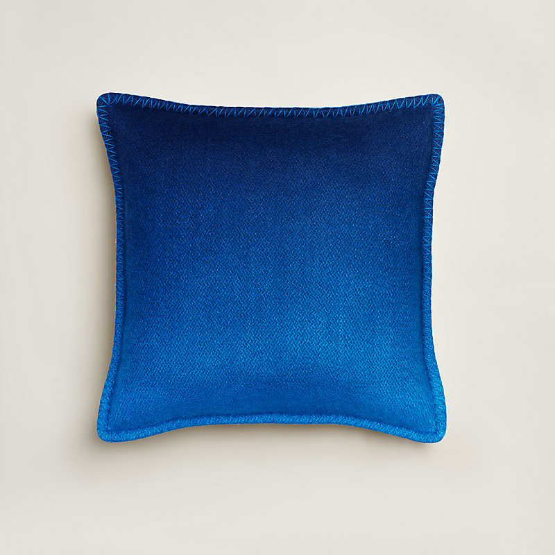 Yack'n'Dye pillow