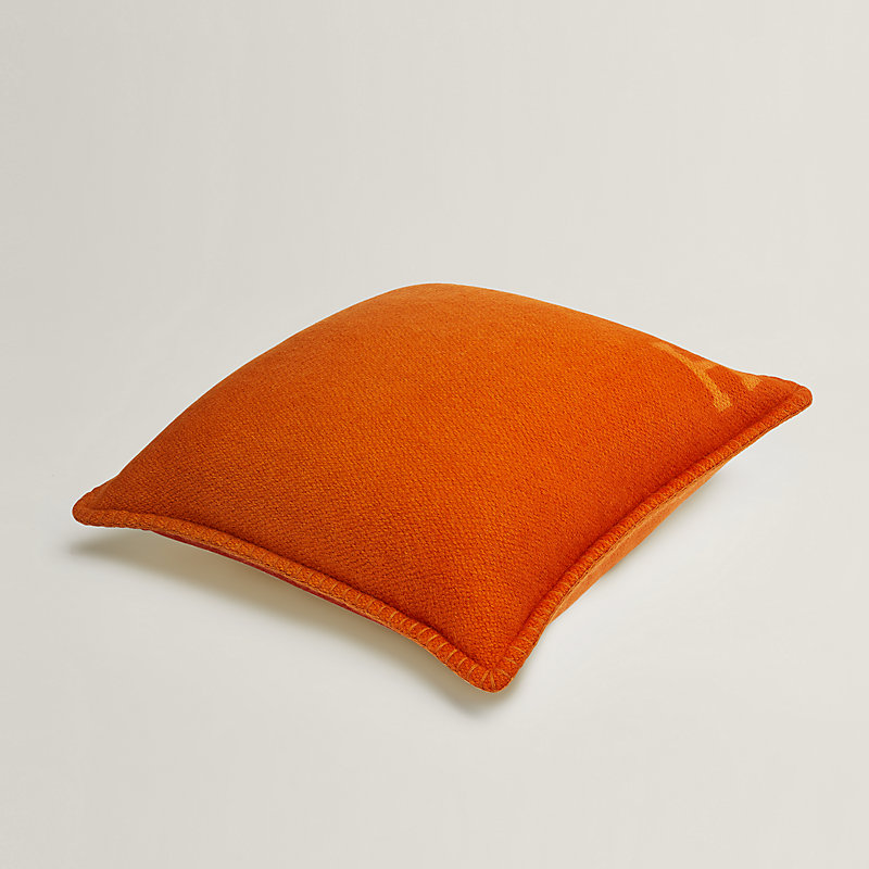 Yack'n'Dye pillow