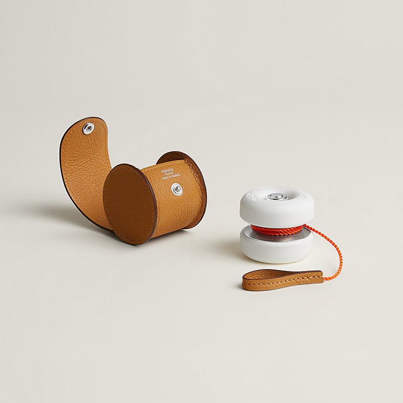 ケース＆ヨーヨー 《オン・ホイール》 | Hermès - エルメス-公式サイト