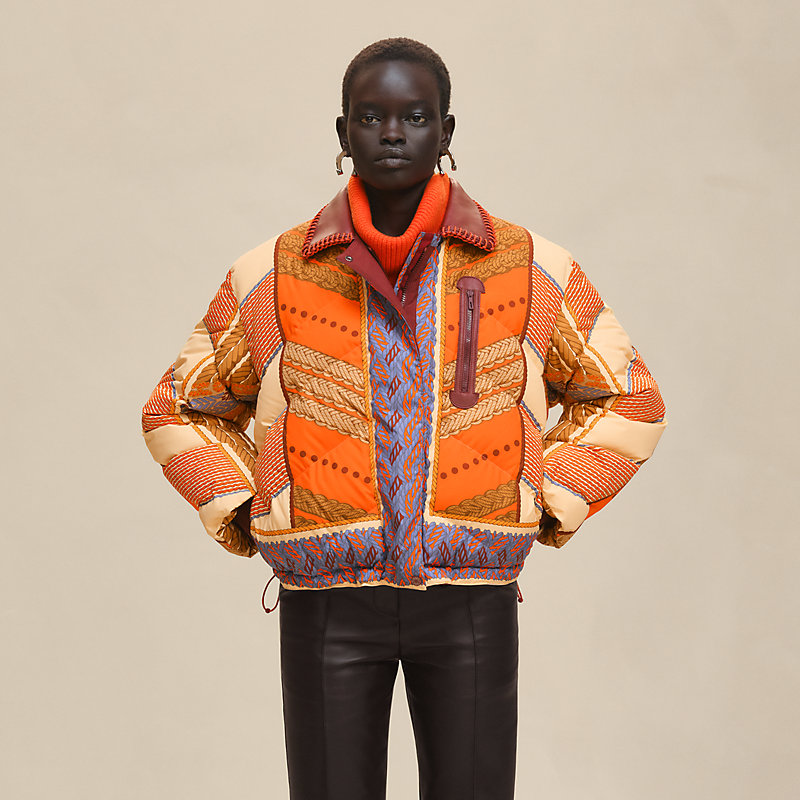 ショートダウンジャケット 《ドレサージュ・トレサージュ》プリント