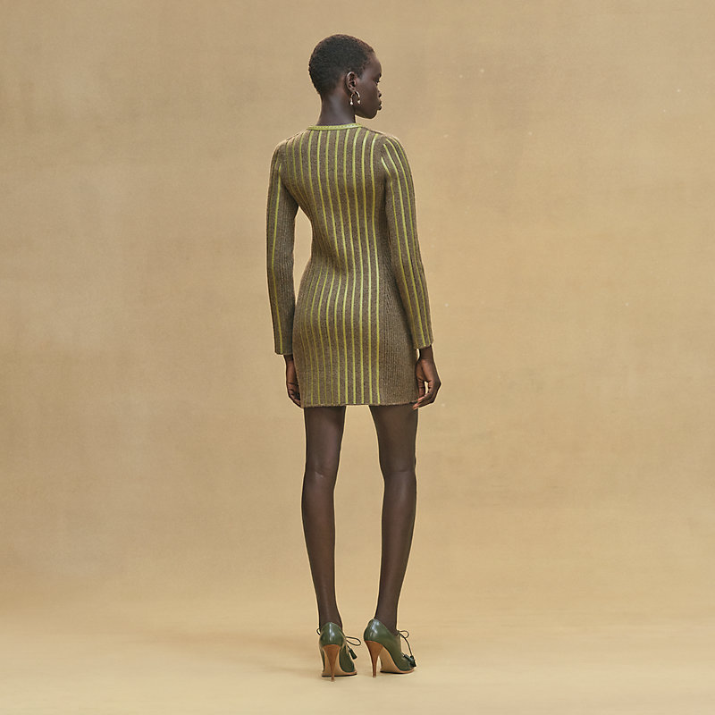 ショートドレス-刺繍入り-レザー