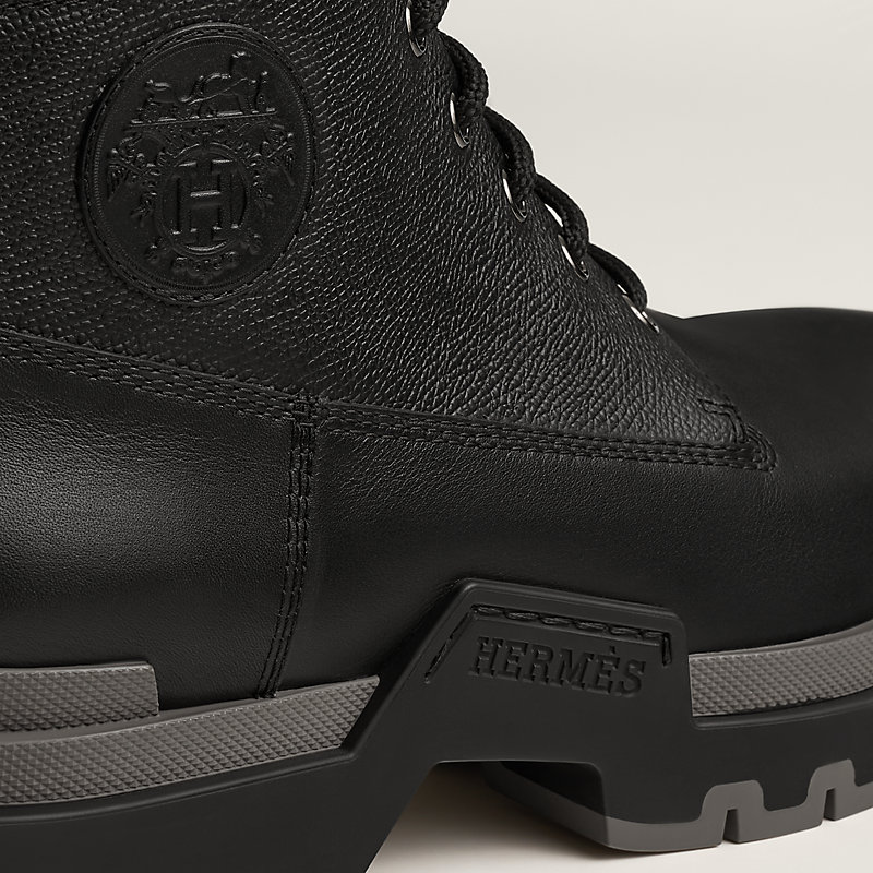 【限定品】HERMES Fresh ナイロンレザーブーツ エトゥープ Fresh ankle boot | Hermès USA