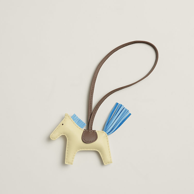 チャーム 《ロデオ》 PM - ブルー | Hermès - エルメス-公式サイト