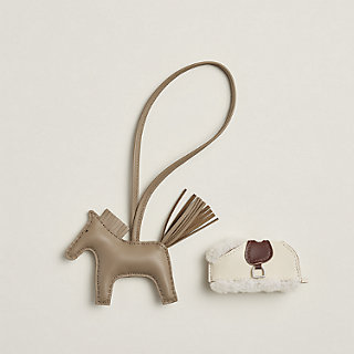 チャーム 《ロデオ》 PM ロべオ・プルシュ - マロン | Hermès