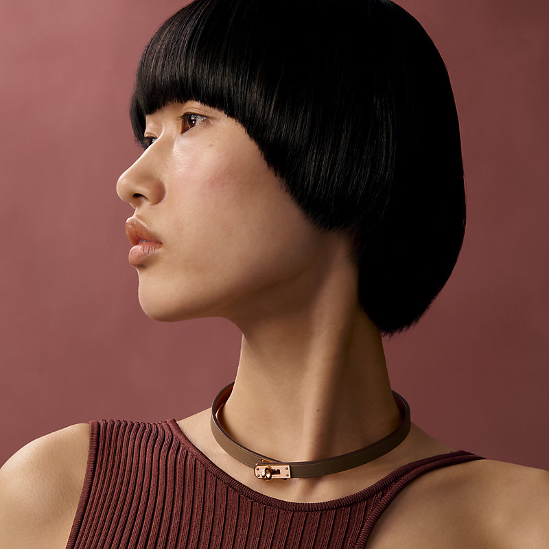 チョーカー 《ミニ・ケリー》 - ベージュ | Hermès - エルメス-公式サイト