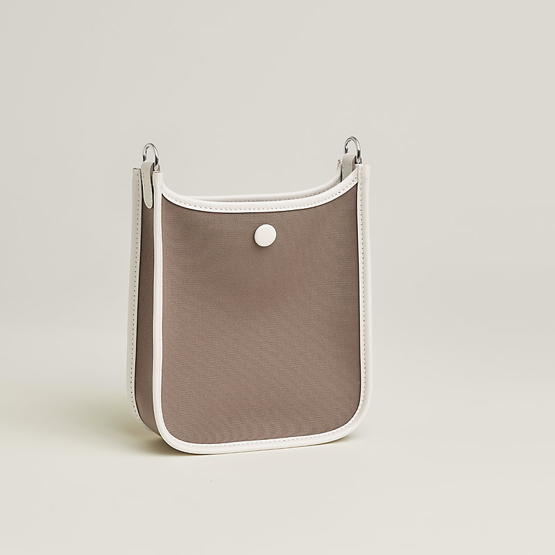 バッグ 《ネオ・エヴリン》 16 | Hermès - エルメス-公式サイト バッグ 《ネオ・エヴリン》 16 | Hermès - エルメス-公式サイト