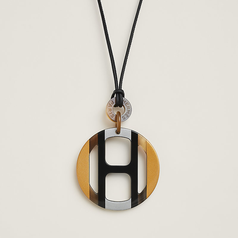 ペンダント 《Hエキップ》 | Hermès - エルメス-公式サイト