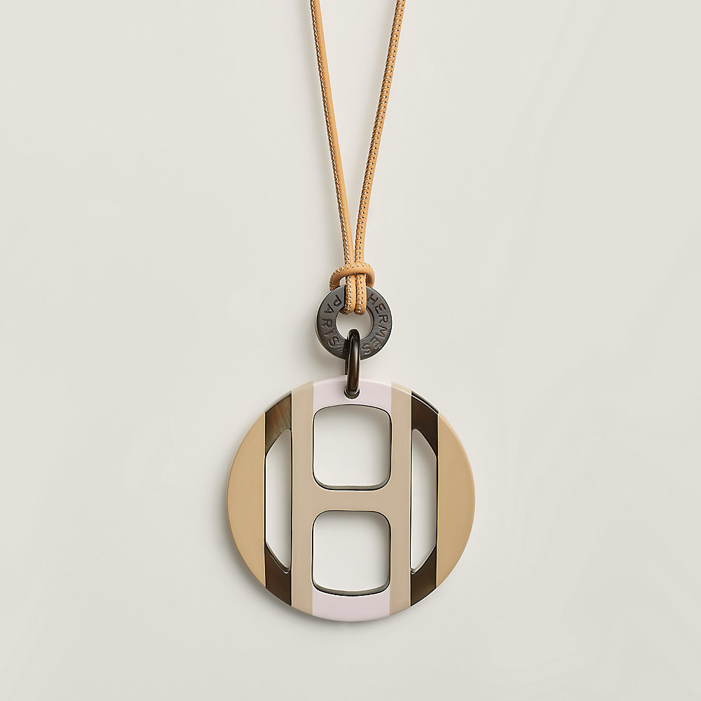 ペンダント 《Hエキップ》 - ベージュ | Hermès - エルメス-公式
